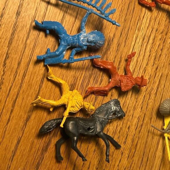 Vtg Wild West Plastic Toy Collectors Set 99 pieces Horses Figures Fence - Picture 9 of 9
